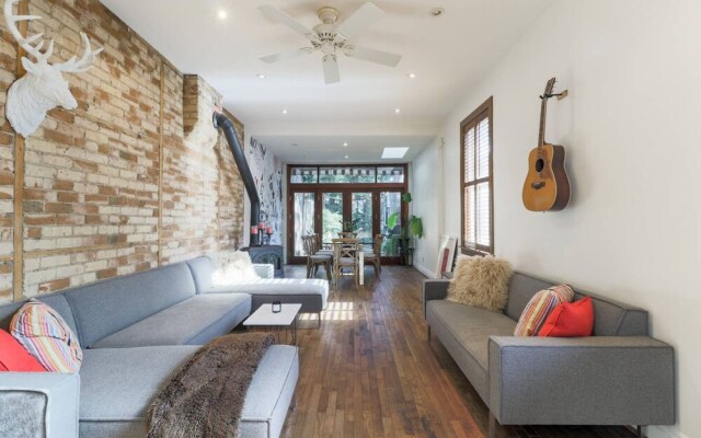 Chic Toronto Townhouse With Private Patio