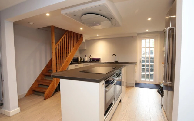 Stunning Central Oxford 3BR Home Inc. Parking