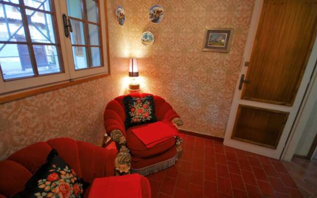 Charming Villa With Spacious Garden Near the sea