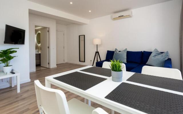 Bright & Charming 1BDR Apartment W/ Pool by LovelyStay