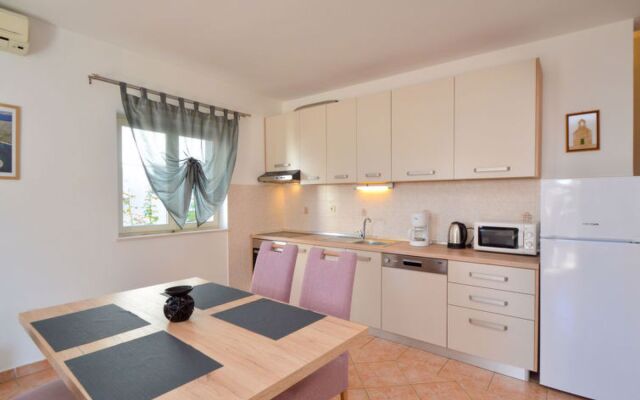 Apartment Mladen Paros 22771