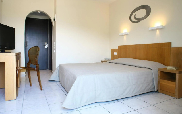 Golden Beach Hotel