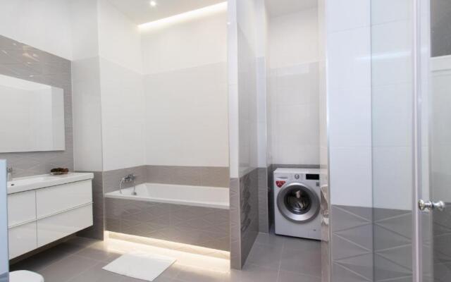 Jenny luxury two bedrooms apartment.