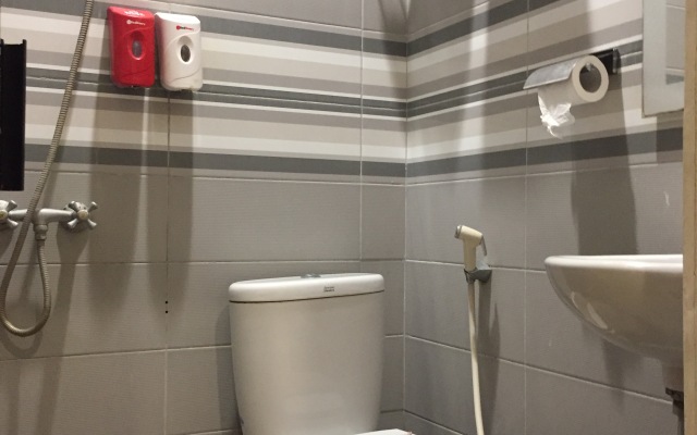 RedDoorz Plus @ Hotel Alden Makassar