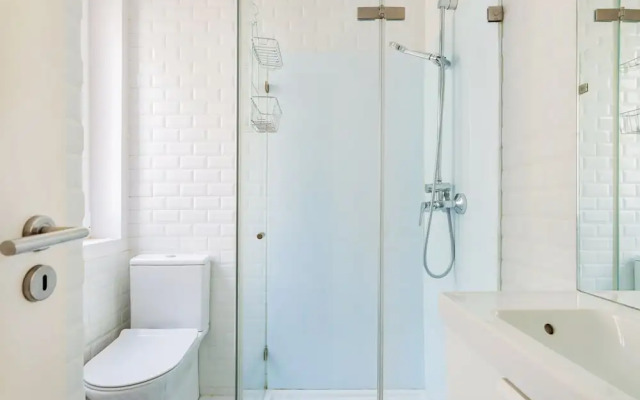 Romantic Alfama Getaway