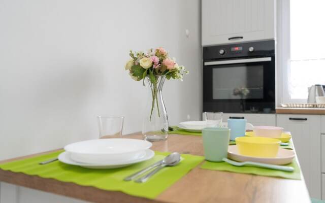 Traditional Apartment by Renters