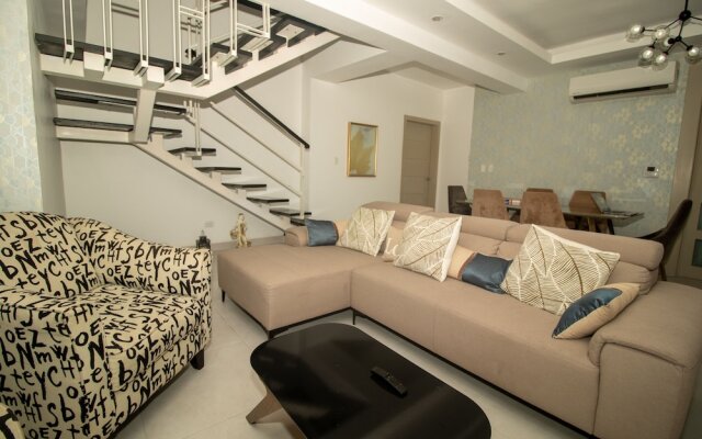 "luxurious and Elegant Apartment in Bella Vista"