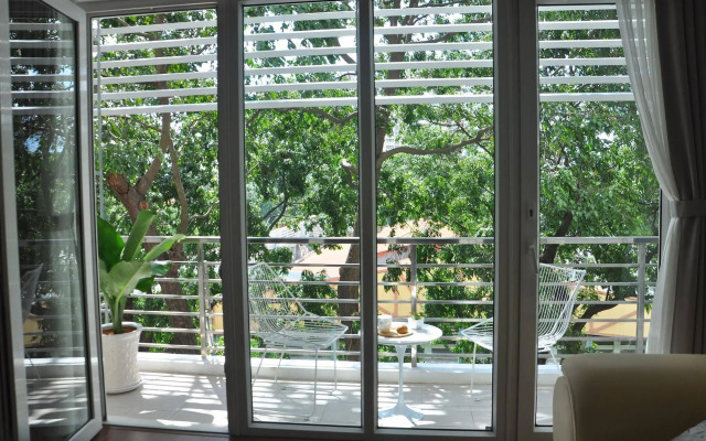 Poonsa Serviced Apartment