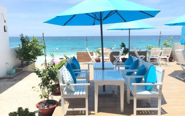Blue Anchor Lodge & Cafe-Binh Ba Island