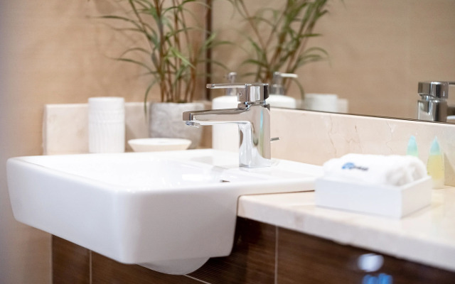 Amazing 1BR apartment with waterfront views!