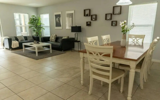 Beautiful Vacation Home Near Disney