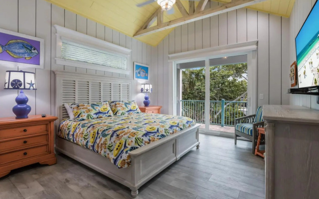 Snook Lookout - 211 Oak Ave