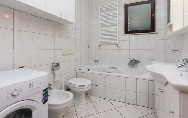 Amazing Home in Rtina With Wifi and 4 Bedrooms