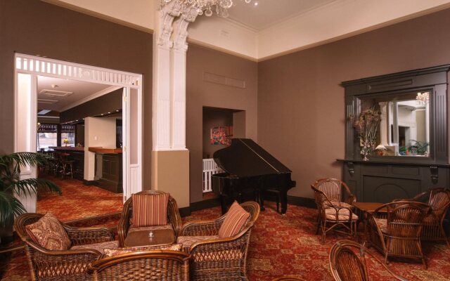 Hadley's Orient Hotel
