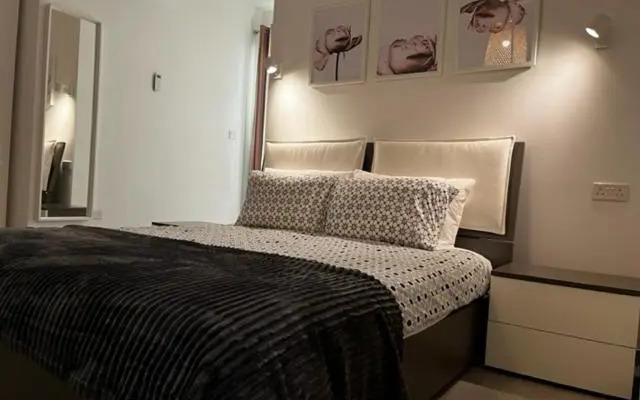 Sliema, Stylish 2 Bedroom Apartment with Parking