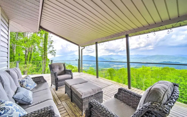 Mtn Treehouse w/ Fire Pit, Breathtaking Views