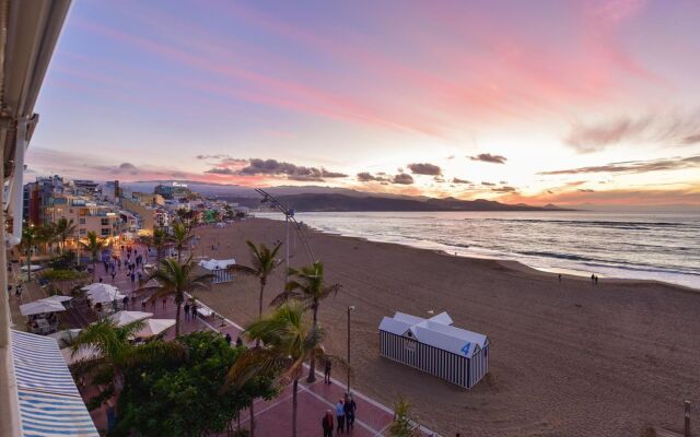 Las Canteras Seafront Apartment