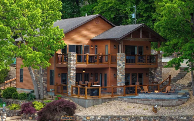 Trails End Hideaway Waterfront