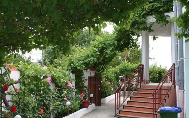 Ksenofont i Maria Guesthouse