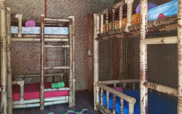 Wooden Paradise Home Stay - Hostel