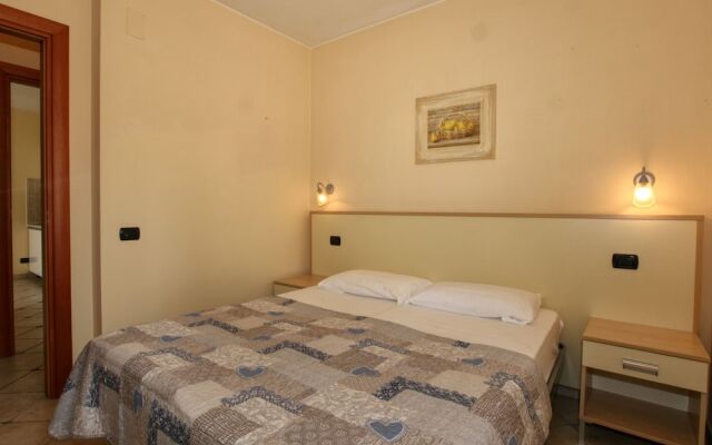 Apartment with Pool near Sea