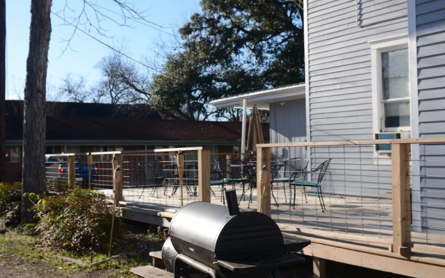 The Oak Motel