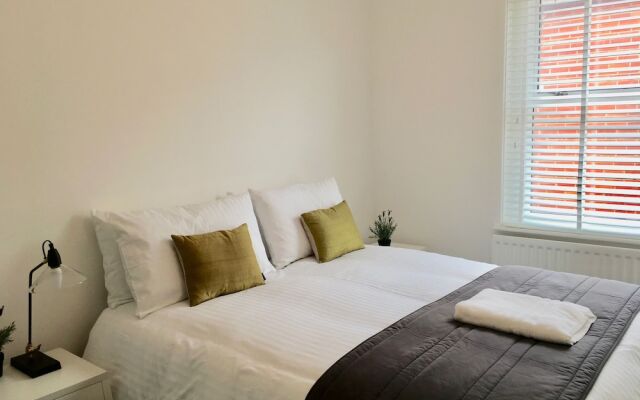 Netley Village Apartment