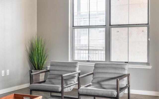 Austin | Awesome 2BD/2BA Downtown Apartment