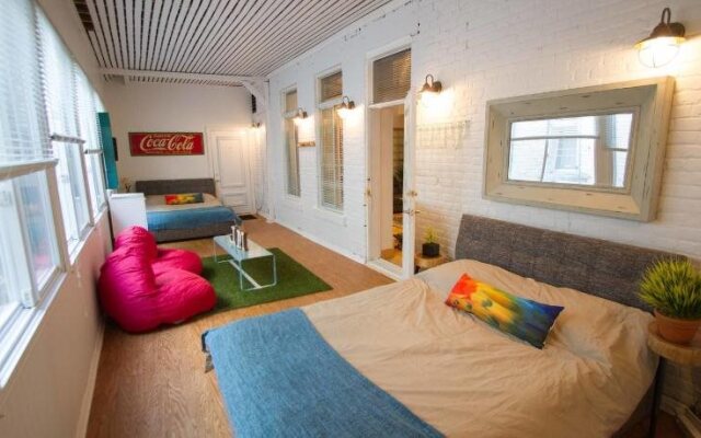 MTLVacationRentals - The City Chalet