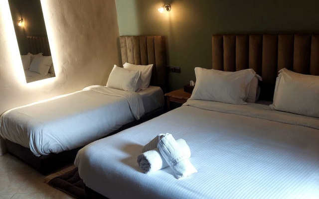 Lyron Hostel