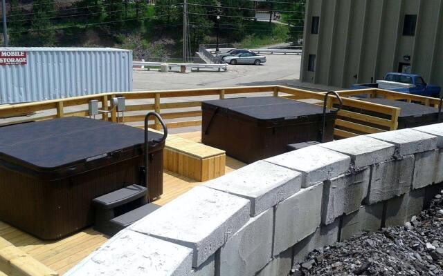 Blackstone Lodge & Suites