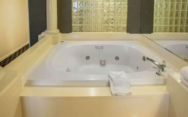 Quality Inn and Suites St Charles - West Chicago