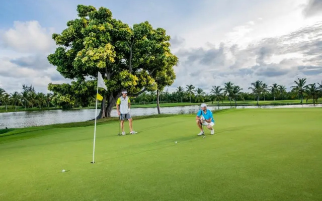 Club Premium Deluxe At Barcelo