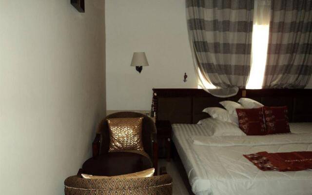 Grand Favor Hotel