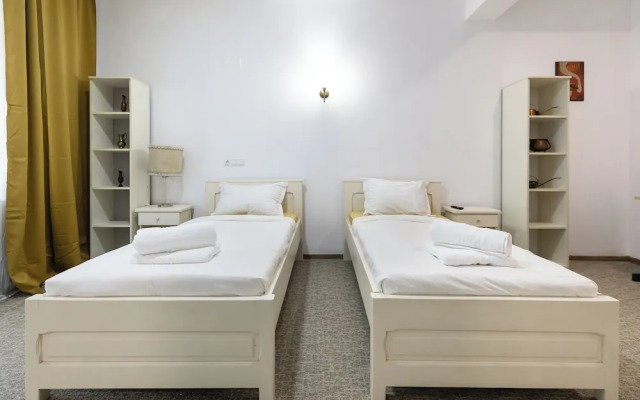 Bucharest Studios Barcelona Room