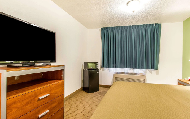 Econo Lodge Inn & Suites Pekin - Peoria Area