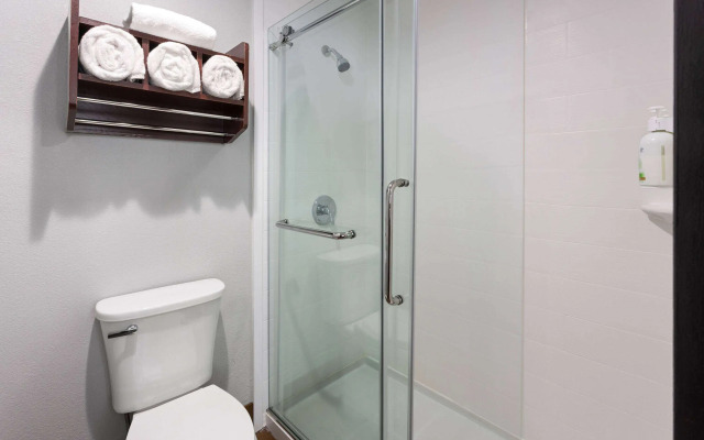 La Quinta Inn by Wyndham Buffalo Airport
