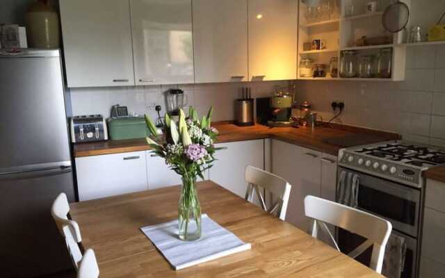 2 Bedroom Apartment In Central Edinburgh