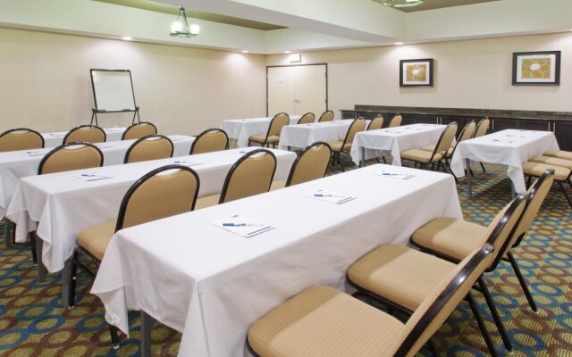 Holiday Inn Express Hotel & Suites Alvarado by IHG