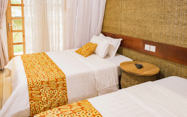 Tooro Fairway Hotel