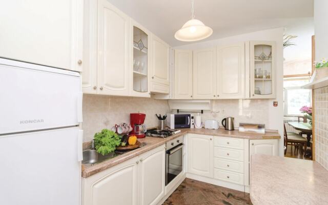 Nice Home in Mokosica With Wifi and 6 Bedrooms