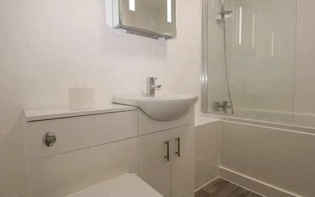 Flat 32 - Marine Court