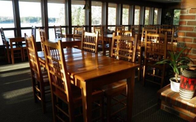 Westwind Inn on the Lake