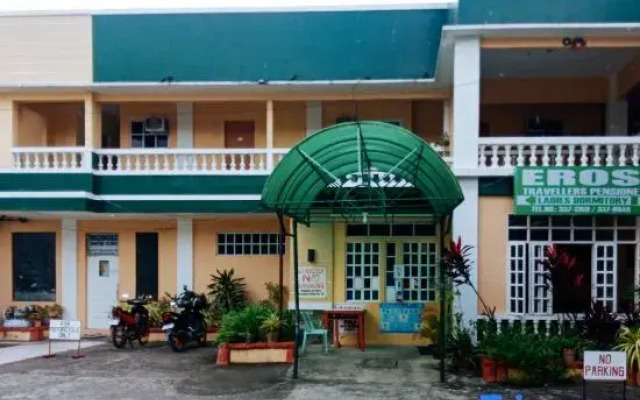 RedDoorz @ Eros Travellers Pensione