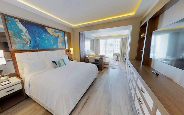 Beachfront Condo in Central Beach