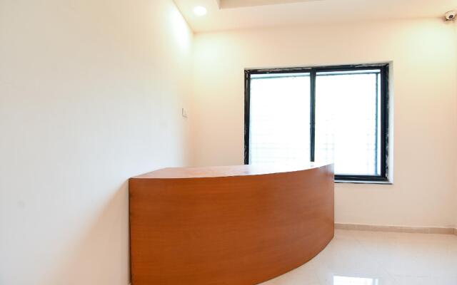 OYO Flagship 47606 White House Regency
