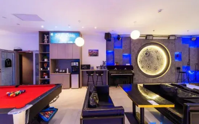 Xiaoyao Bear Hostel (Beijing South Railway Station Caoqiao Subway Station)