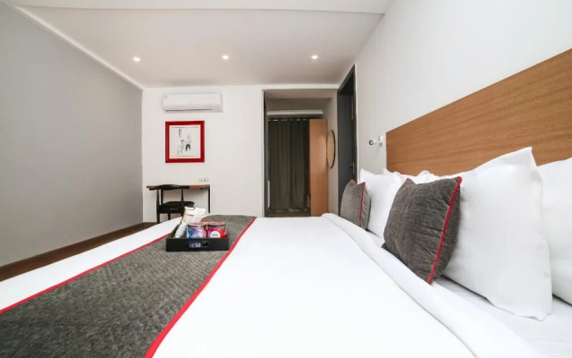 OYO Townhouse 068 Sohna Road 2