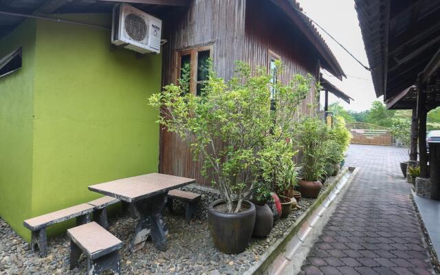 OYO 90038 Dalyla Inn Chalet