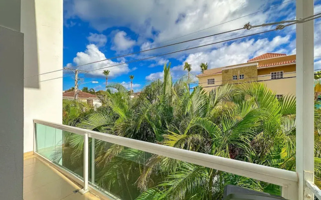 Incredible 3 BR Penthouse w BBQ Jacuzzi